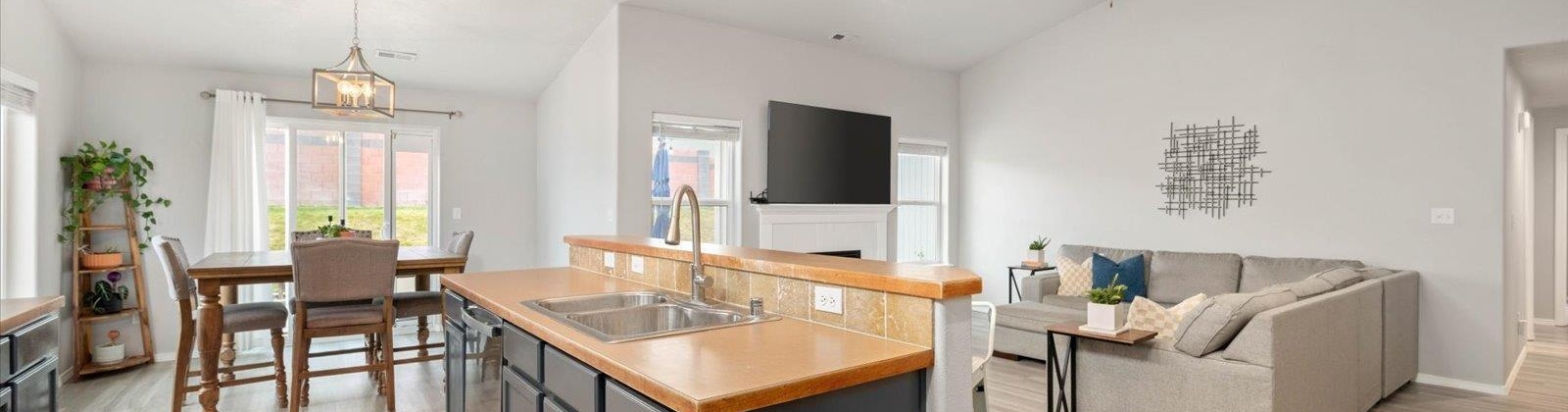 Pinehurst Street, West Richland, Washington 99353, 3 Bedrooms Bedrooms, 0 ,2 BathroomsBathrooms,Houses,For Sale,Pinehurst Street,0,291392