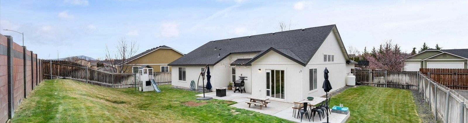 Pinehurst Street, West Richland, Washington 99353, 3 Bedrooms Bedrooms, 0 ,2 BathroomsBathrooms,Houses,For Sale,Pinehurst Street,0,291392