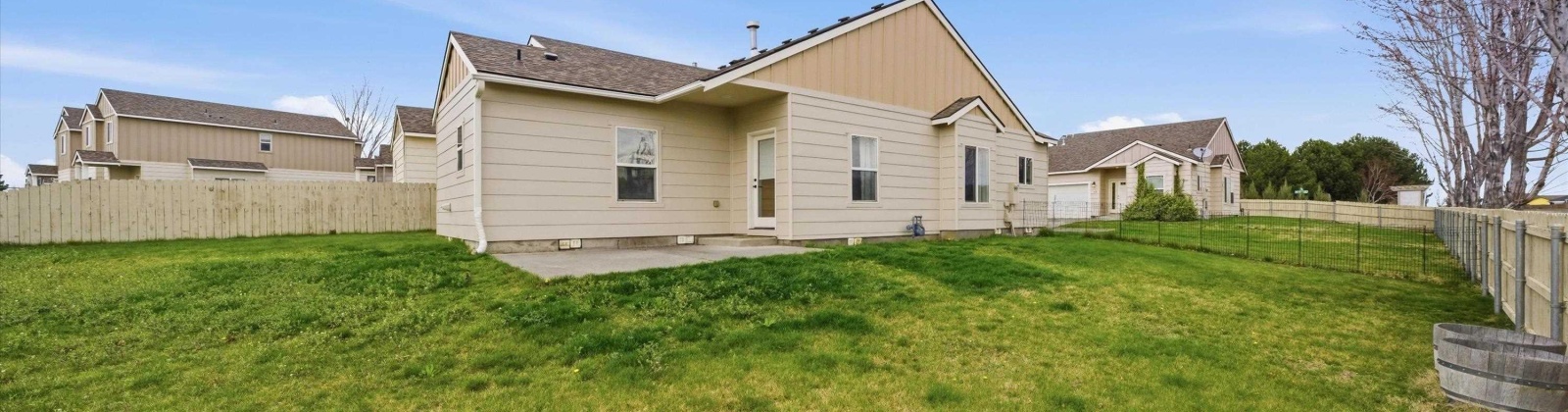 Delaware, Kennewick, Washington 99336, 2 Bedrooms Bedrooms, 0 ,2 BathroomsBathrooms,Condos/townhomes,For Sale,Delaware,0,291442