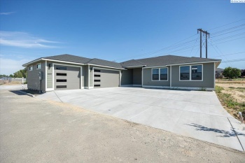 Union St, Kennewick, Washington 99337, 4 Bedrooms Bedrooms, ,3 BathroomsBathrooms,Site Built-owned Lot,For Sale,Union St,279579