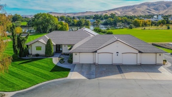 1366 Pr SW, Prosser, Washington 99350, 4 Bedrooms Bedrooms, ,3 BathroomsBathrooms,Site Built-owned Lot,For Sale,1366 Pr SW,279630