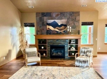 Indian Ridge Dr, Pasco, Washington 99301, 4 Bedrooms Bedrooms, ,3 BathroomsBathrooms,Site Built-owned Lot,For Sale,Indian Ridge Dr,279974