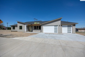 19th Ave, Kennewick, Washington 99337, 3 Bedrooms Bedrooms, ,3 BathroomsBathrooms,Site Built-owned Lot,For Sale,19th Ave,280162